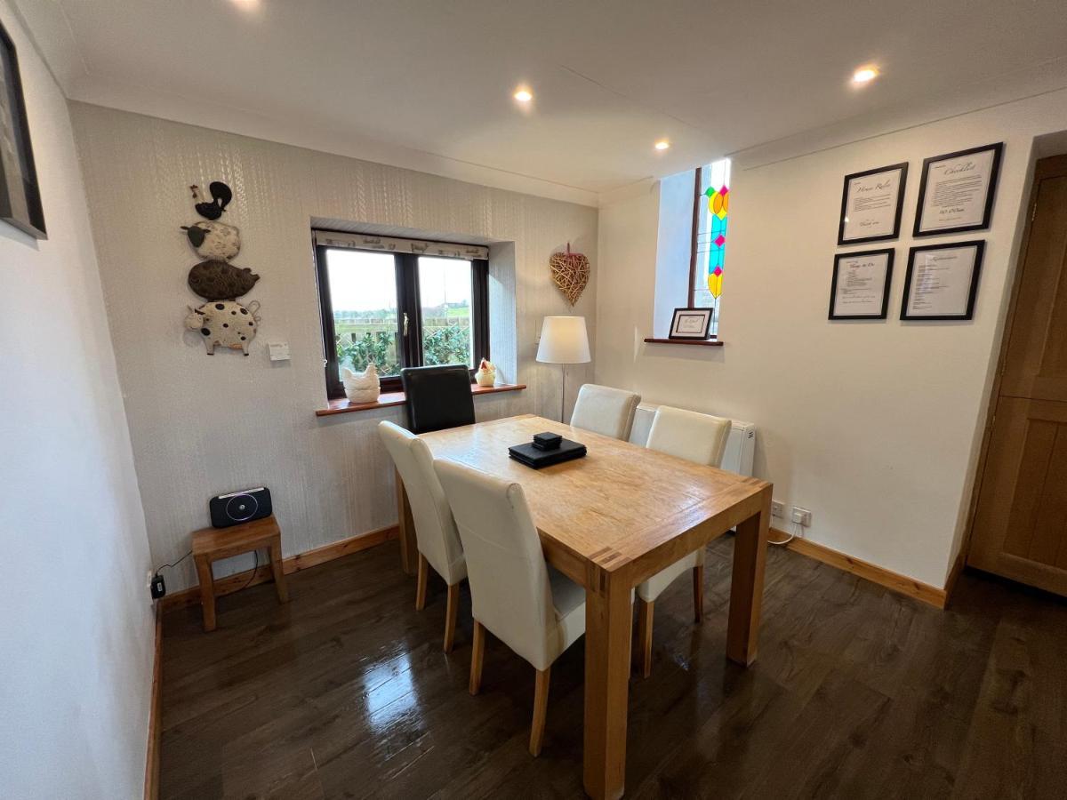 3 Bed Detached Cottage- Log Burner Mountain Views Beaumaris Extérieur photo