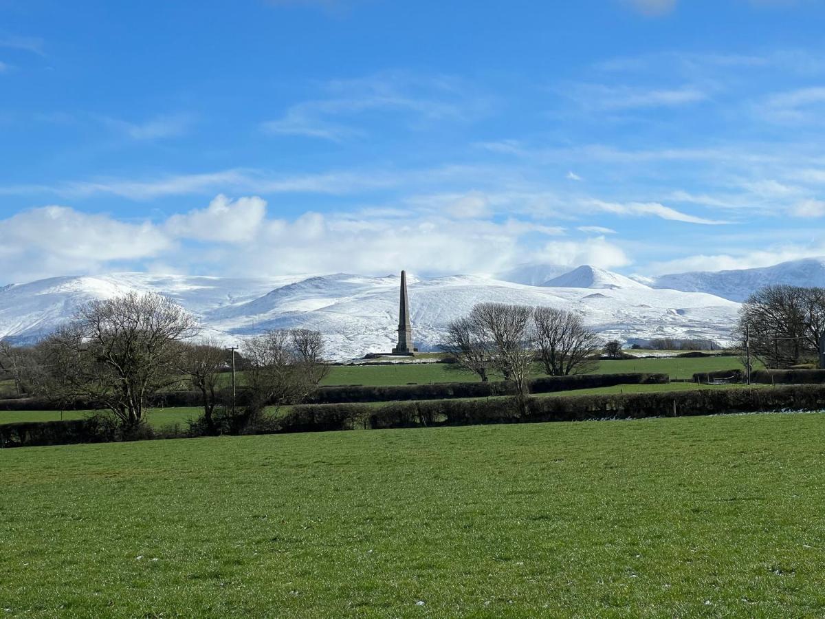 3 Bed Detached Cottage- Log Burner Mountain Views Beaumaris Extérieur photo