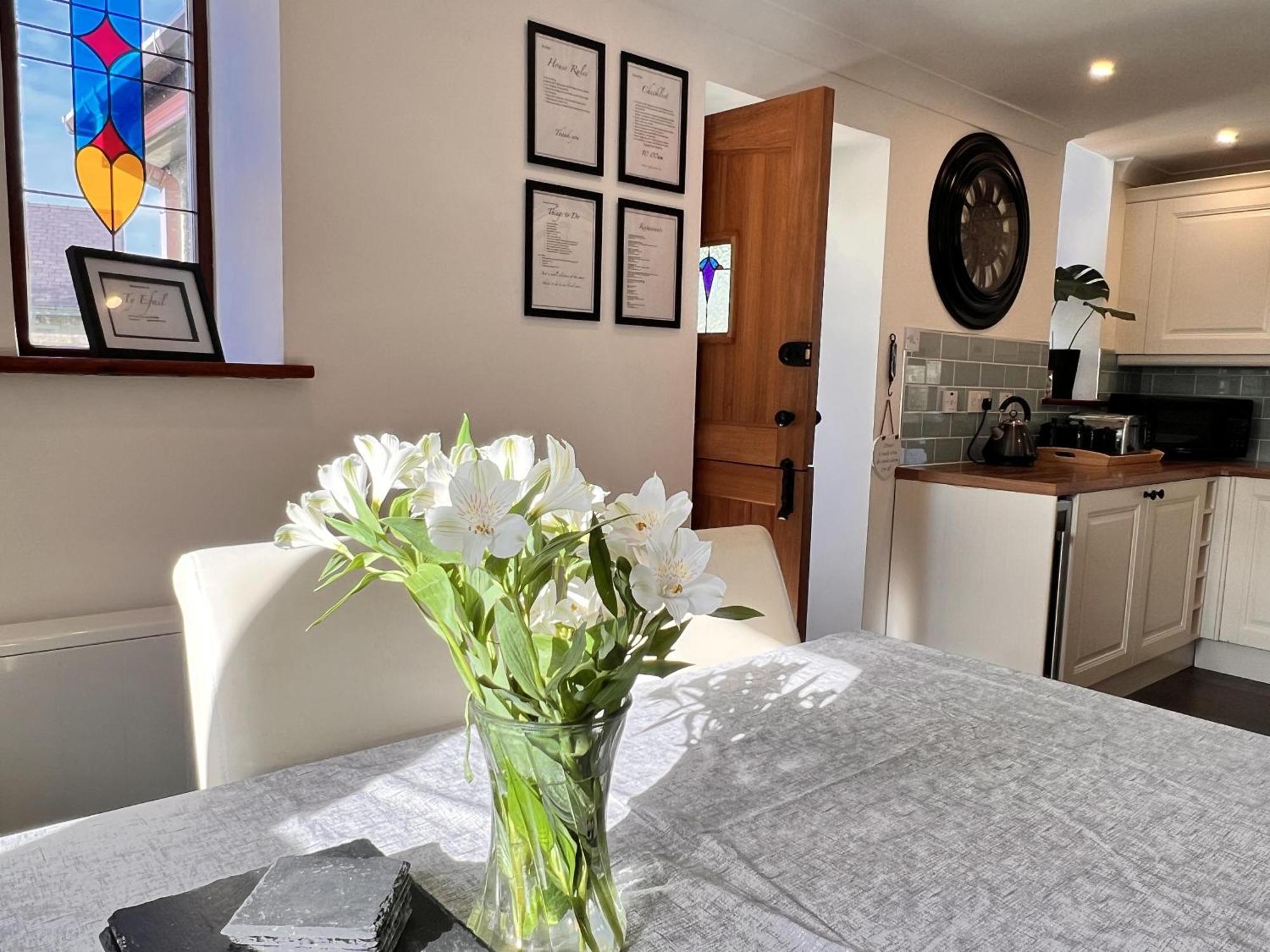 3 Bed Detached Cottage- Log Burner Mountain Views Beaumaris Extérieur photo