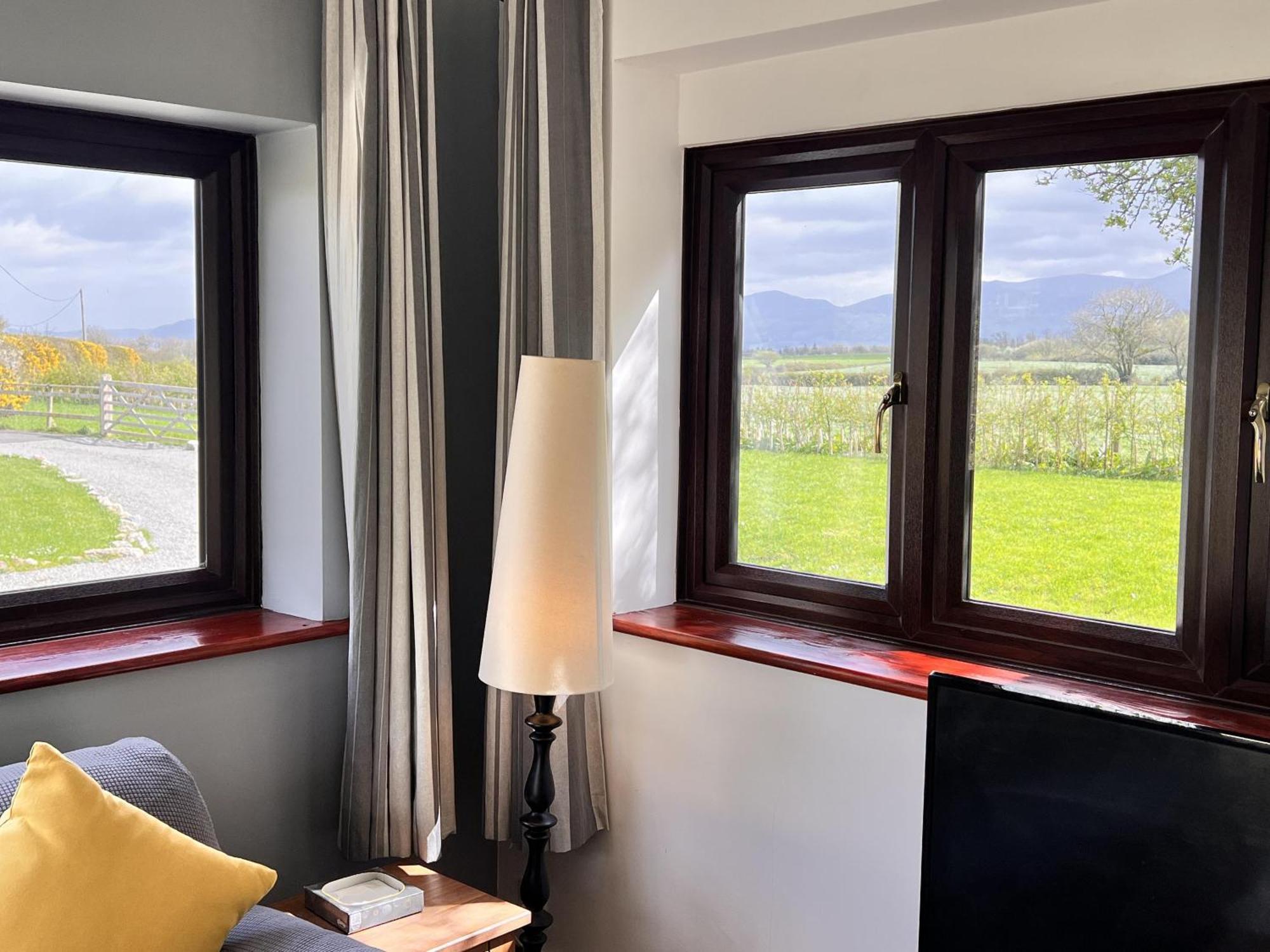 3 Bed Detached Cottage- Log Burner Mountain Views Beaumaris Extérieur photo