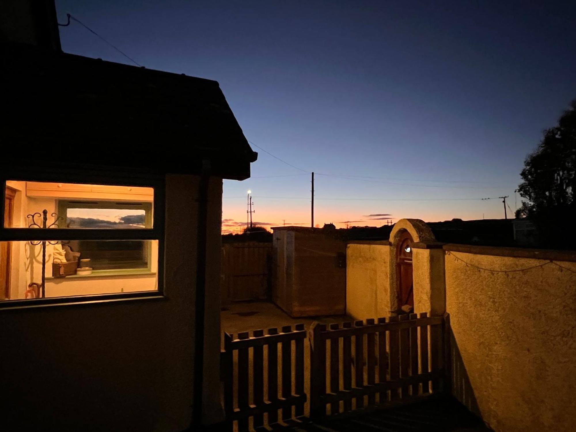 3 Bed Detached Cottage- Log Burner Mountain Views Beaumaris Extérieur photo