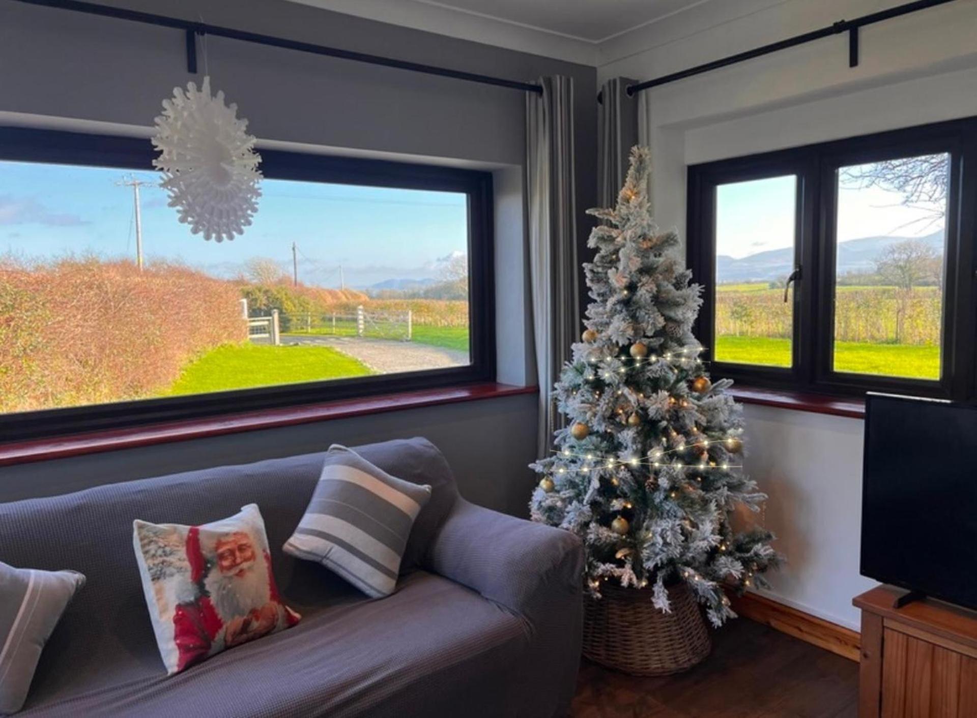 3 Bed Detached Cottage- Log Burner Mountain Views Beaumaris Extérieur photo